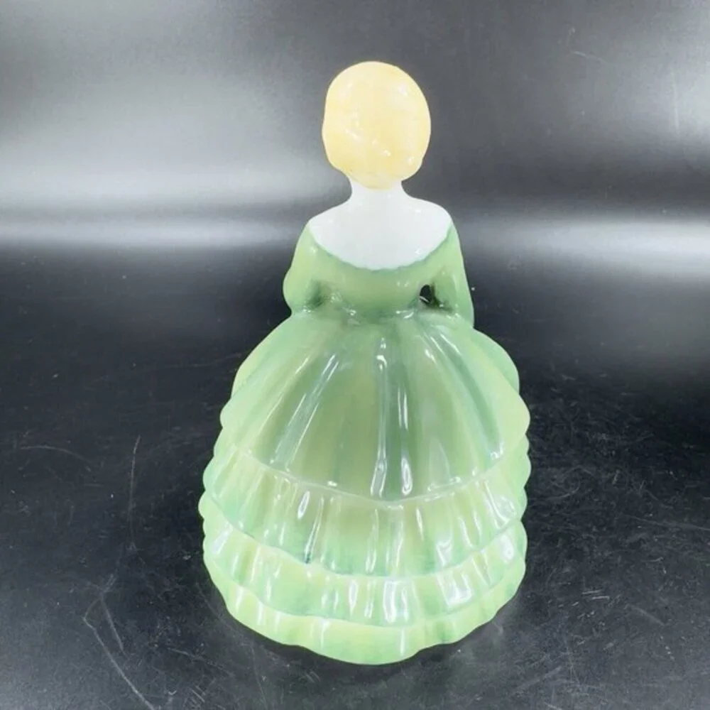 Vintage 1967 Royal Doulton England Miniature Porcelain Belle Figurine Porcelain‎